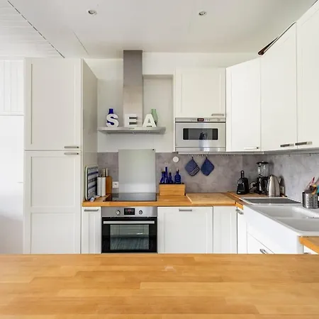 Maison A La Mer, Avec Grand Jardin Et Terrain De Petanque *